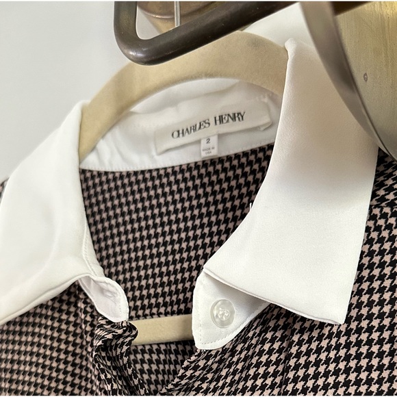 ✨SOFT FLOWY SILK BUTTON DOWN HOUNDSTOOTH PATTERNED TOP✨ - Picture 3 of 4